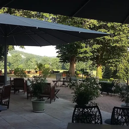 Chateau La Fleunie - Et Restaurant Hotel