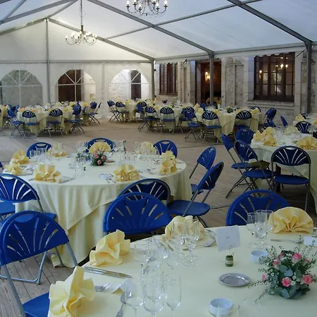 Chateau La Fleunie - Et Restaurant Hotel 4*
