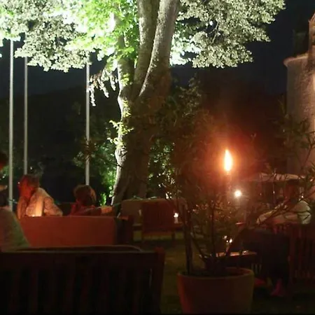 Chateau La Fleunie - Et Restaurant 4*