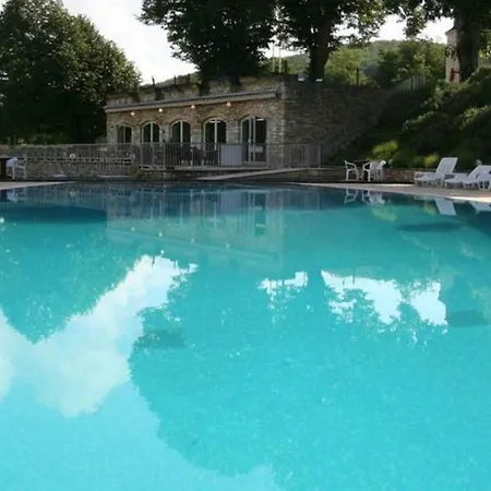 Chateau La Fleunie - Et Restaurant Hotel