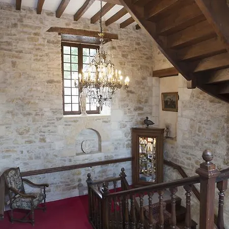Chateau La Fleunie - Et Restaurant Hotel 4*