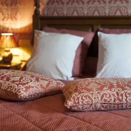 Chateau La Fleunie - Et Restaurant Hotel 4*