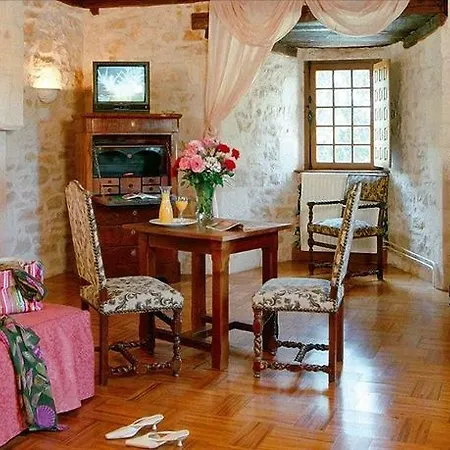 Chateau La Fleunie - Et Restaurant 4*