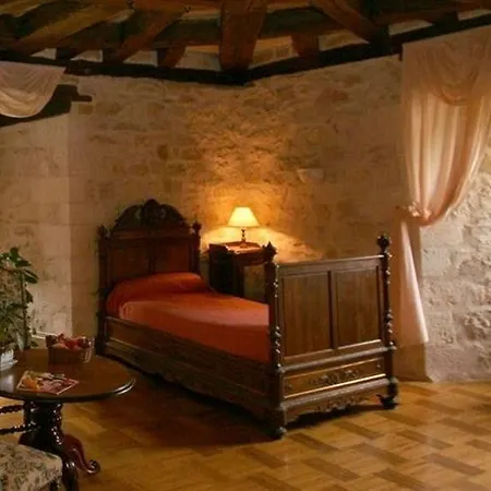 Chateau La Fleunie - Et Restaurant Hotel Condat-sur-Vezere