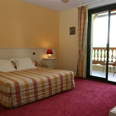 Chateau La Fleunie - Et Restaurant 4*
