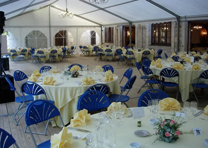 Chateau La Fleunie - Et Restaurant Hotel 4*