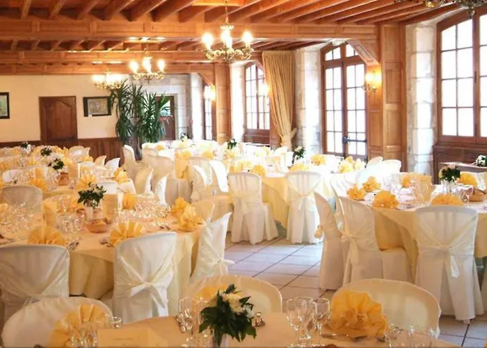 Chateau La Fleunie - Et Restaurant Szálloda