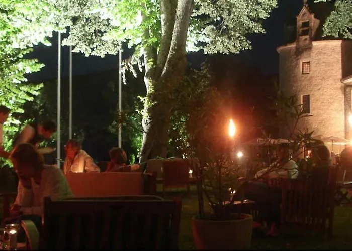 Chateau La Fleunie - Et Restaurant 4*