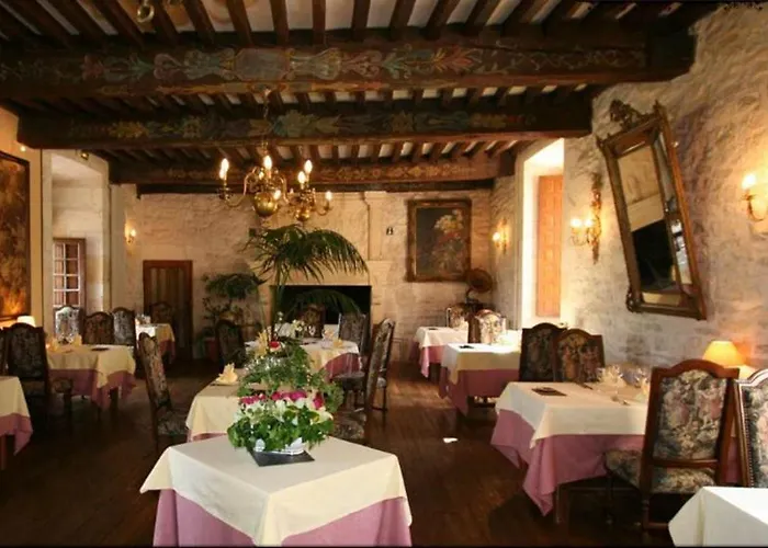Chateau La Fleunie - Et Restaurant Szálloda 4*