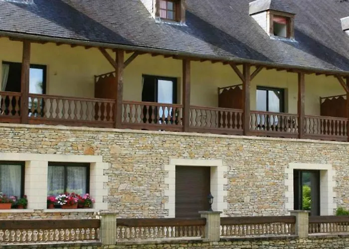 Chateau La Fleunie - Et Restaurant