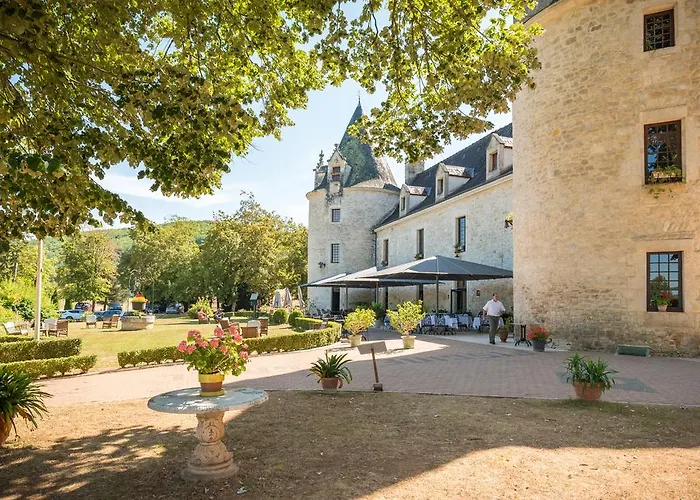 Chateau La Fleunie - Et Restaurant 4*
