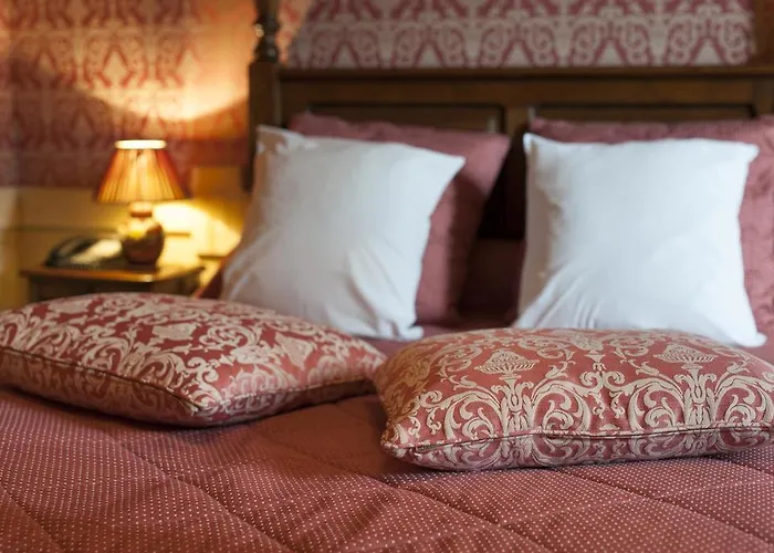 Chateau La Fleunie - Et Restaurant Szálloda 4*