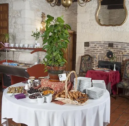 Chateau La Fleunie - Et Restaurant Hotel 4*