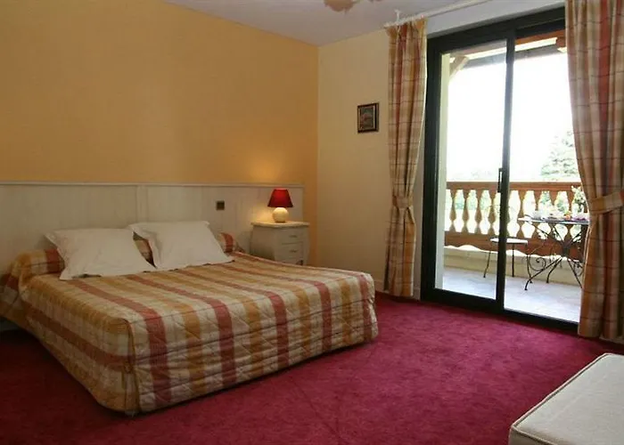 Chateau La Fleunie - Et Restaurant 4*