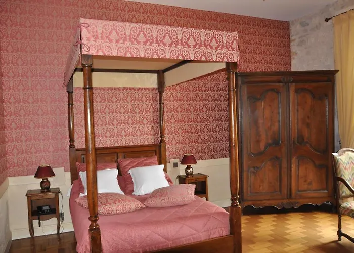 Chateau La Fleunie - Et Restaurant Hotel 4*