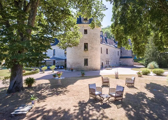 Chateau La Fleunie - Et Restaurant Hotel 4*