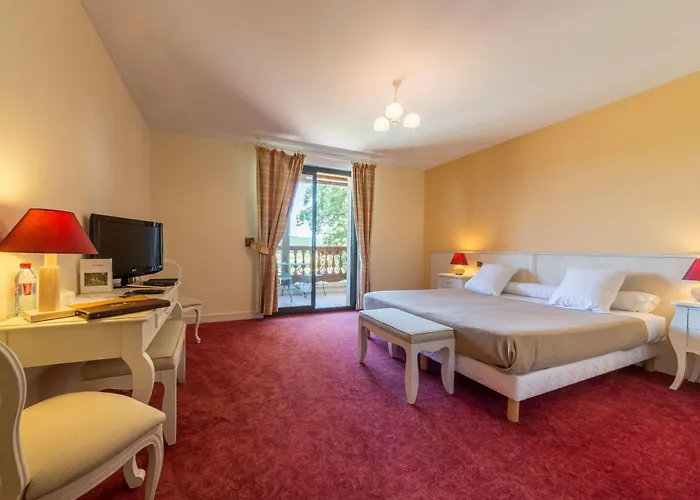 Chateau La Fleunie - Et Restaurant Hotel Condat-sur-Vezere